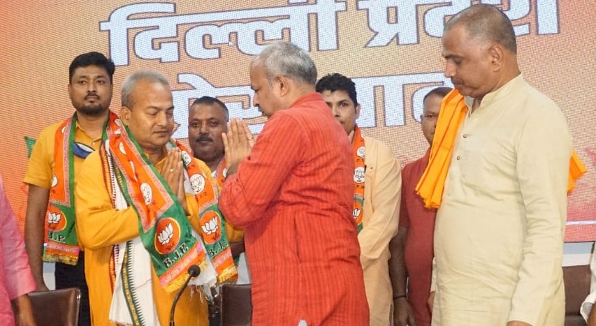 आदेश ने आप के लोकसभा प्रभारी चंद्रकेतु व कई कांग्रेसी नेताओं को किया भाजपा में शामिल आदेश ने आप के लोकसभा प्रभारी चंद्रकेतु व कई कांग्रेसी नेताओं को किया भाजपा में शामिल